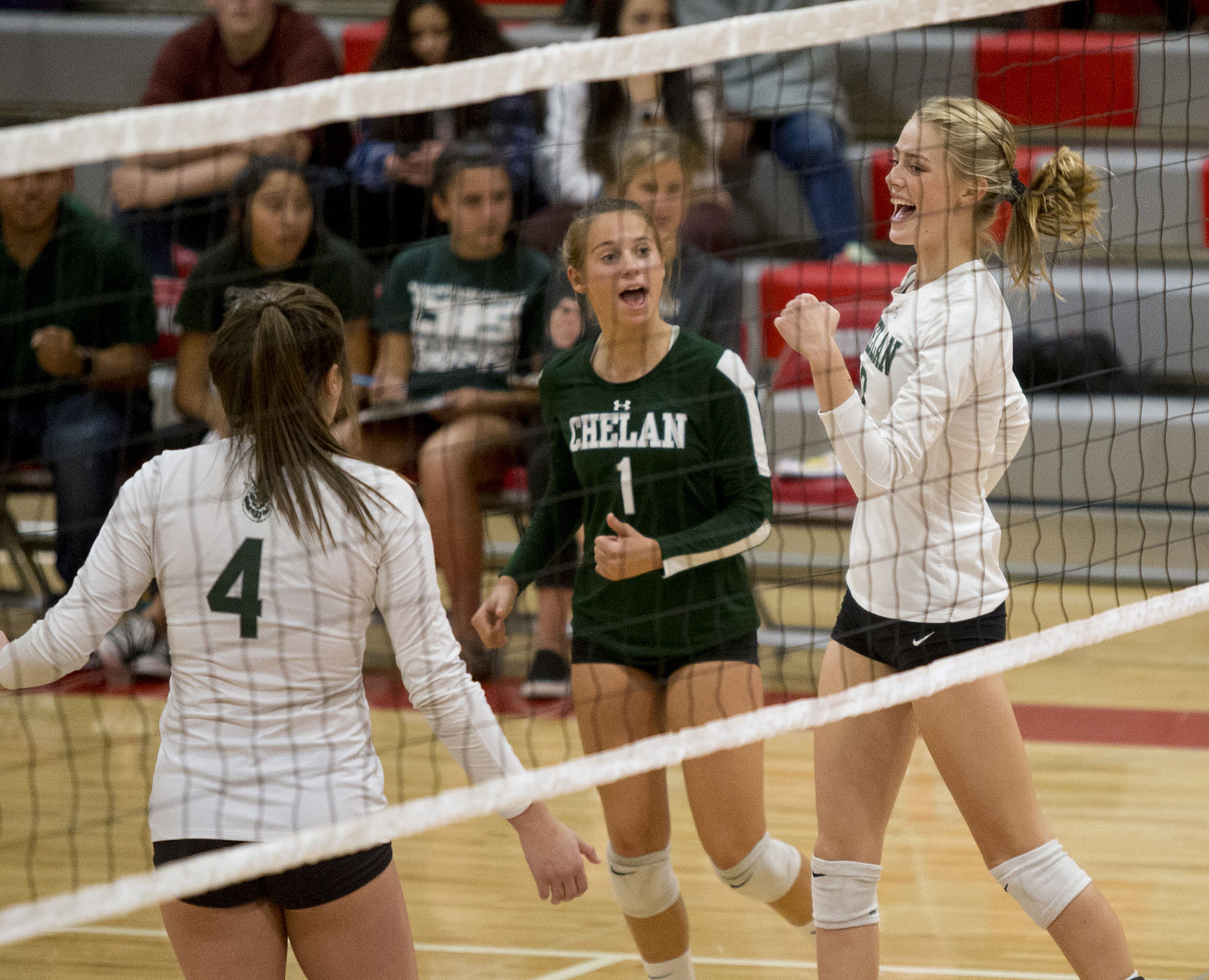 191110-sportslocal-chelanvballgallery 13.jpg